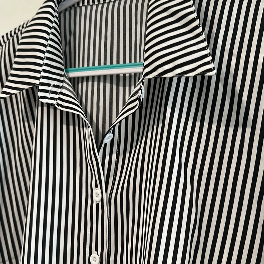 Oversized striped black and white button down shirt. Size xl shirt sleeve shirt - Picture 2 of 6